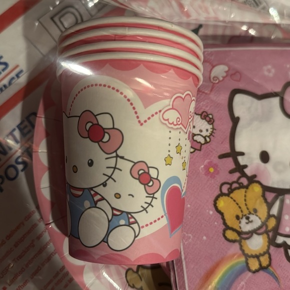 Hello Kitty 47 Piece Pink and White Party Tableware Set - Picture 8 of 13